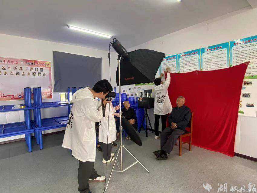 应城天鹅镇公益拍摄进村“定格”最美“幸福时光”