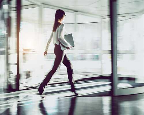 《海边》演出深深打动观众，编剧导演瓦日迪·穆瓦德：我为什么要讲这样一个故事