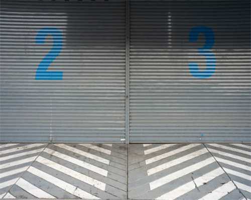 杭州一小型客车连撞多人致1死4伤 警方通报：肇事者已被控制