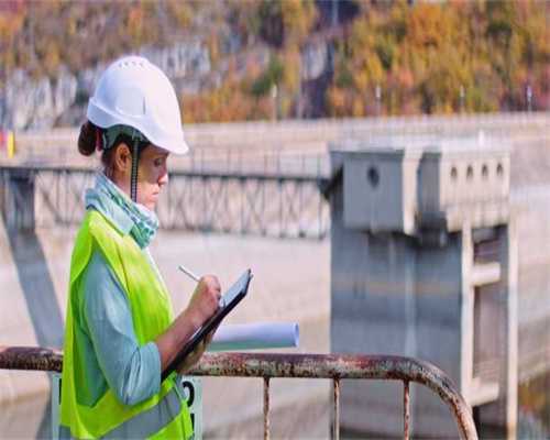 南昌灌婴路交通指示牌褪色无人管