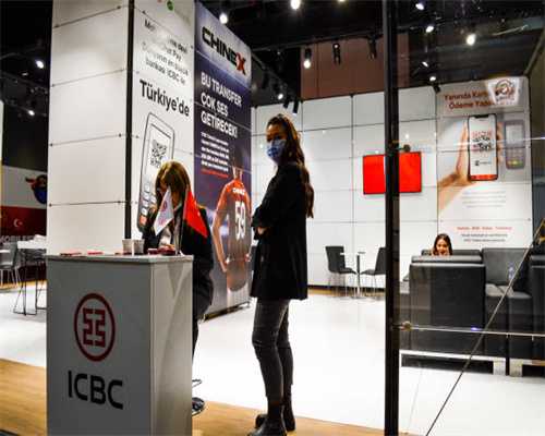 我和小孙孙，陪着奶奶，驱车两小时，去贺胜桥喝鸡汤